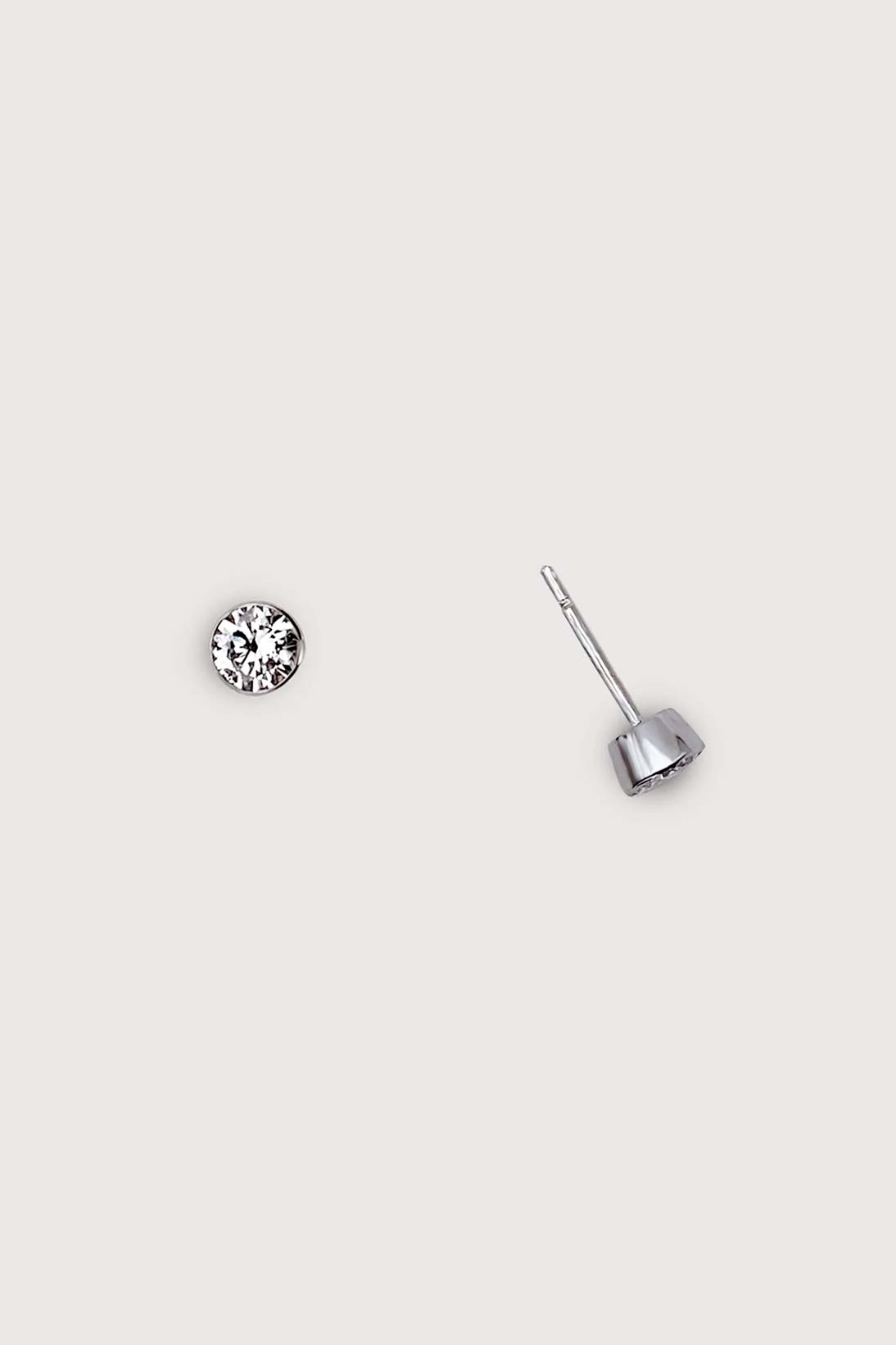 Pendiente diamante solitario