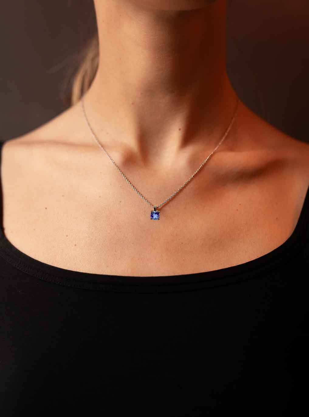 Colgante zafiro azul