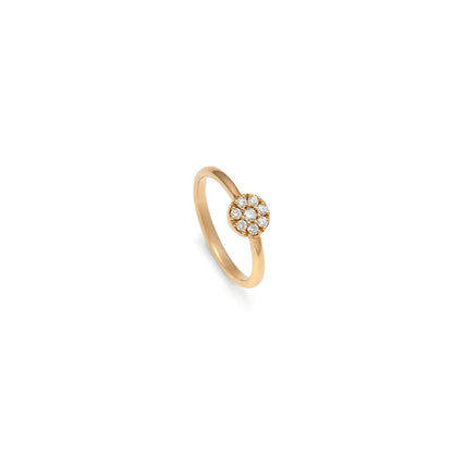 Anillo de motivo redondo luminoso. El centro reúne pequeñas piedras incoloras en una composición circular.
