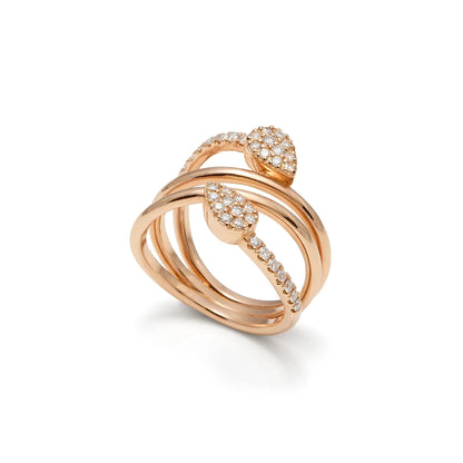 Anillo de curvas y motivos redondos. Las bandas se cruzan dejando espacios abiertos en el frente.