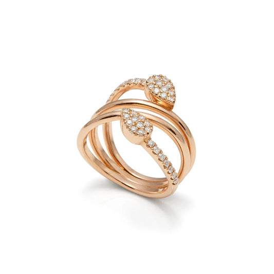 Anillo de curvas y motivos redondos. Las bandas se cruzan dejando espacios abiertos en el frente.