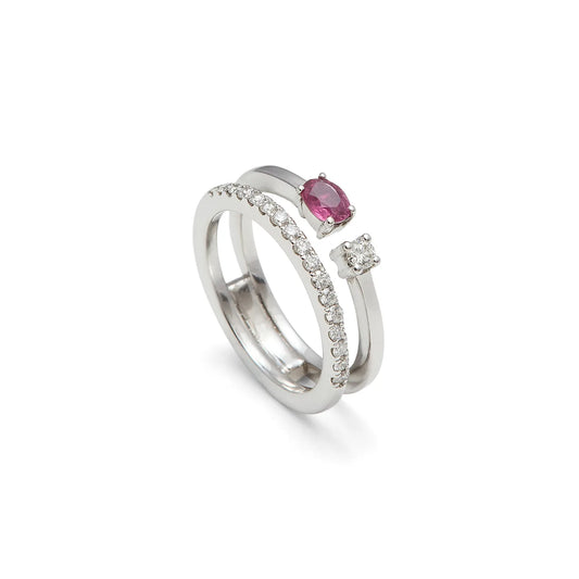 Anillo de bandas y acento rosado. El diseño combina líneas lisas con una banda luminosa.