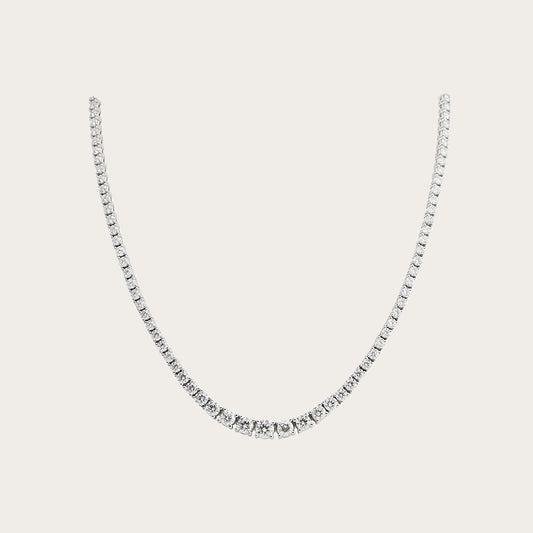Collar rivière de línea luminosa. Las piedras incoloras forman una línea continua en la zona frontal.