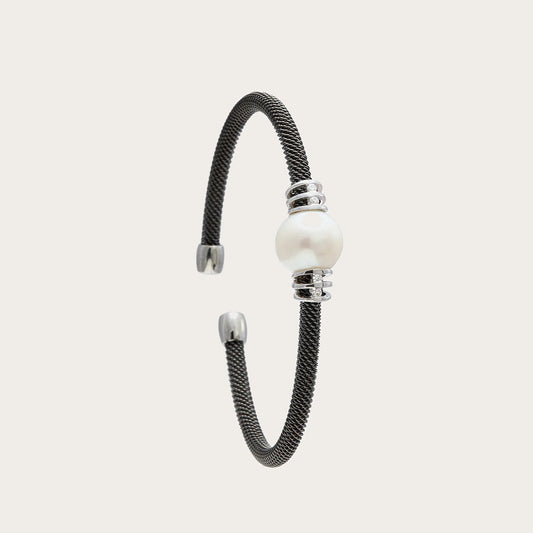 Pulsera de acero con motivo nacarado. Los detalles lisos y luminosos se distribuyen a ambos lados del centro.