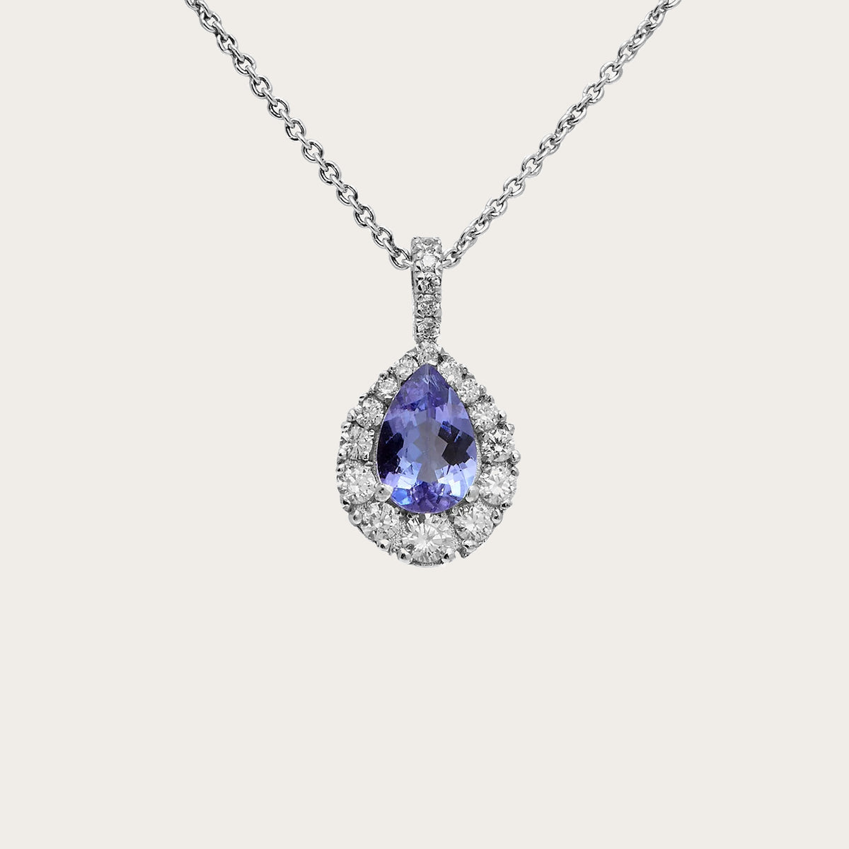 Colgante de lágrima azul y halo. El halo sigue el contorno alargado de la piedra.