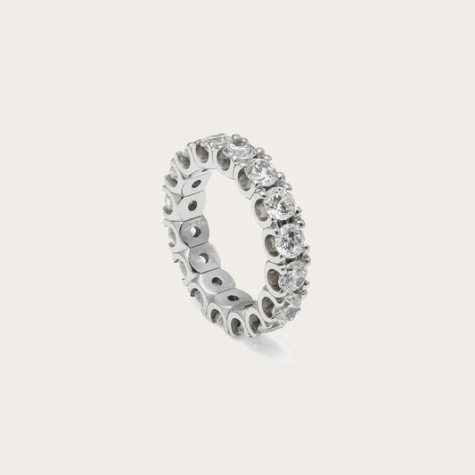 Alianza de contorno luminoso y garras. Las garras de tono plateado perfilan la sucesión de piedras incoloras.