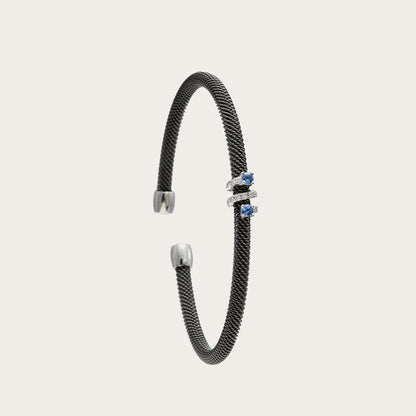 Pulsera de acero con pequeños centros azules. Las monturas del frente dibujan una sucesión vertical.