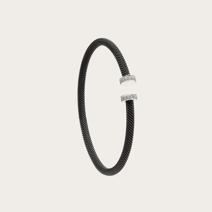 Pulsera de acero con extremos luminosos. Los remates presentan pequeños destellos de tono claro.
