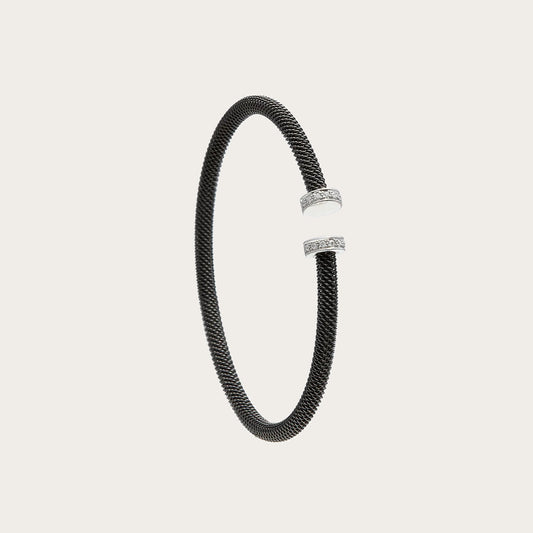 Pulsera de acero con extremos luminosos. Los remates presentan pequeños destellos de tono claro.