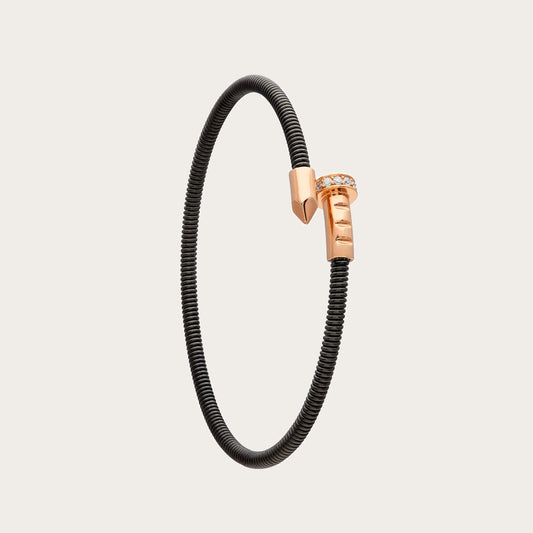 Pulsera de acero y oro de bandas cruzadas. El motivo central combina curvas lisas con un tramo luminoso.