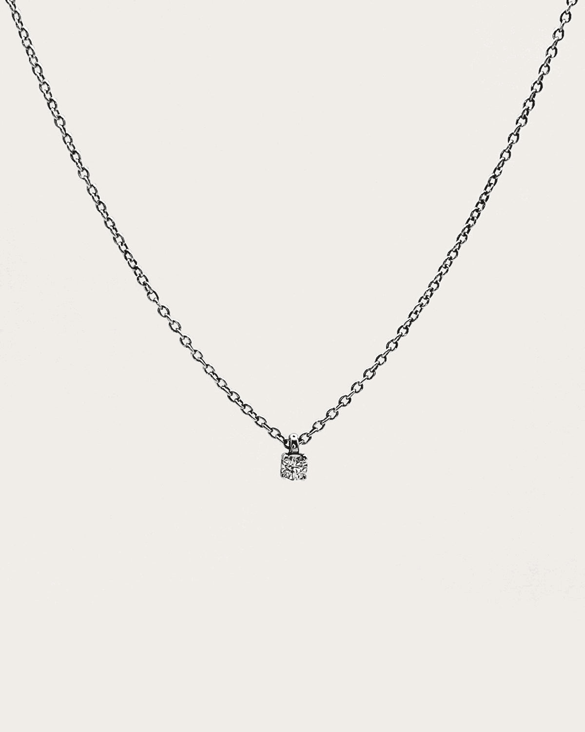 COLGANTE CON DIAMANTE SOLITARIO - Arelana