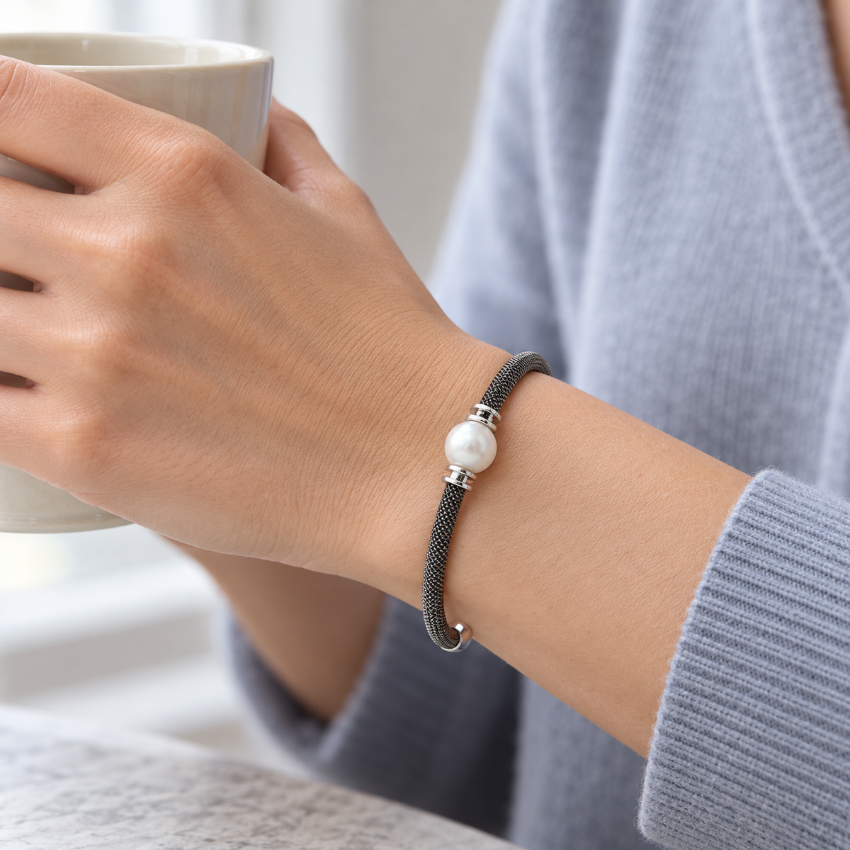 Pulsera de acero y centro de reflejos claros V-2432/PU — joya puesta desde otro ángulo