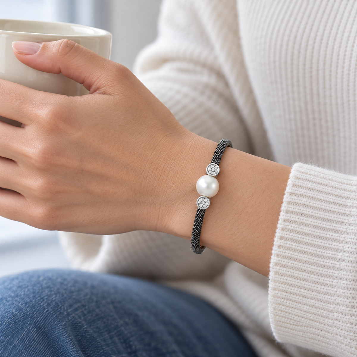 Pulsera de acero y motivos redondos V-2452/PU — joya puesta desde otro ángulo