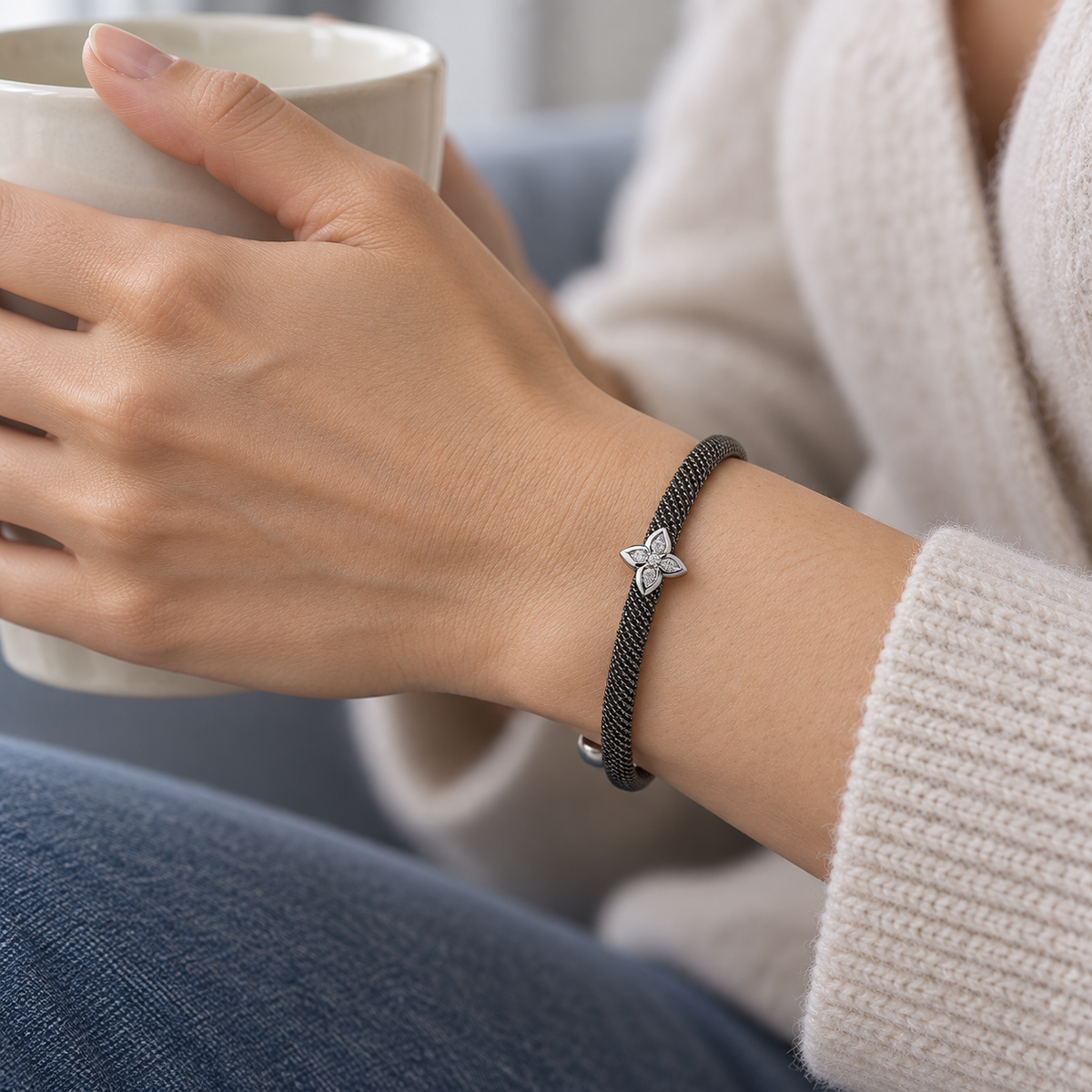 Pulsera de acero y motivo estrellado V-3393/PU — joya puesta desde otro ángulo