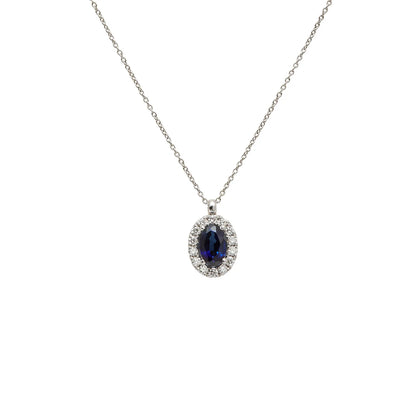 Colgante oval azul con halo. Las pequeñas piedras incoloras siguen el contorno de la piedra principal.