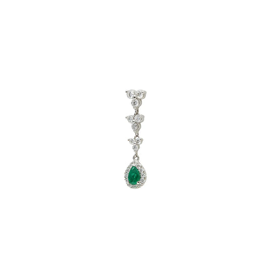 Pendientes largos de lágrima verde. Los centros superiores se enlazan en una composición vertical.