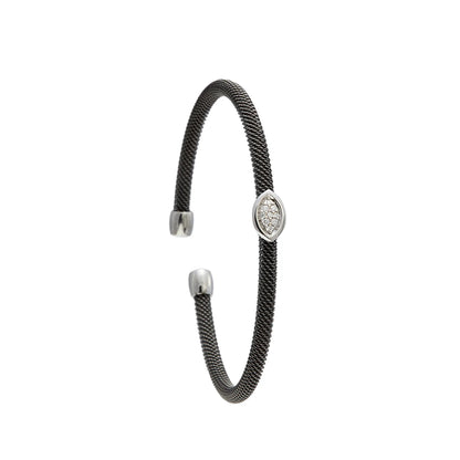 Pulsera de acero y oro con óvalo luminoso. El motivo reúne las pequeñas piedras dentro de un contorno alargado.