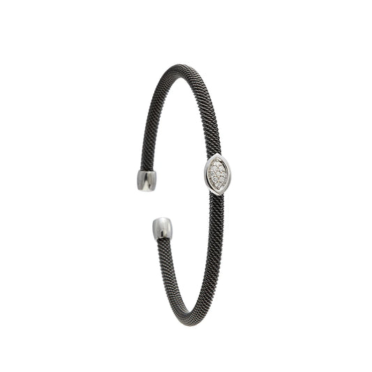 Pulsera de acero y oro con óvalo luminoso. El motivo reúne las pequeñas piedras dentro de un contorno alargado.