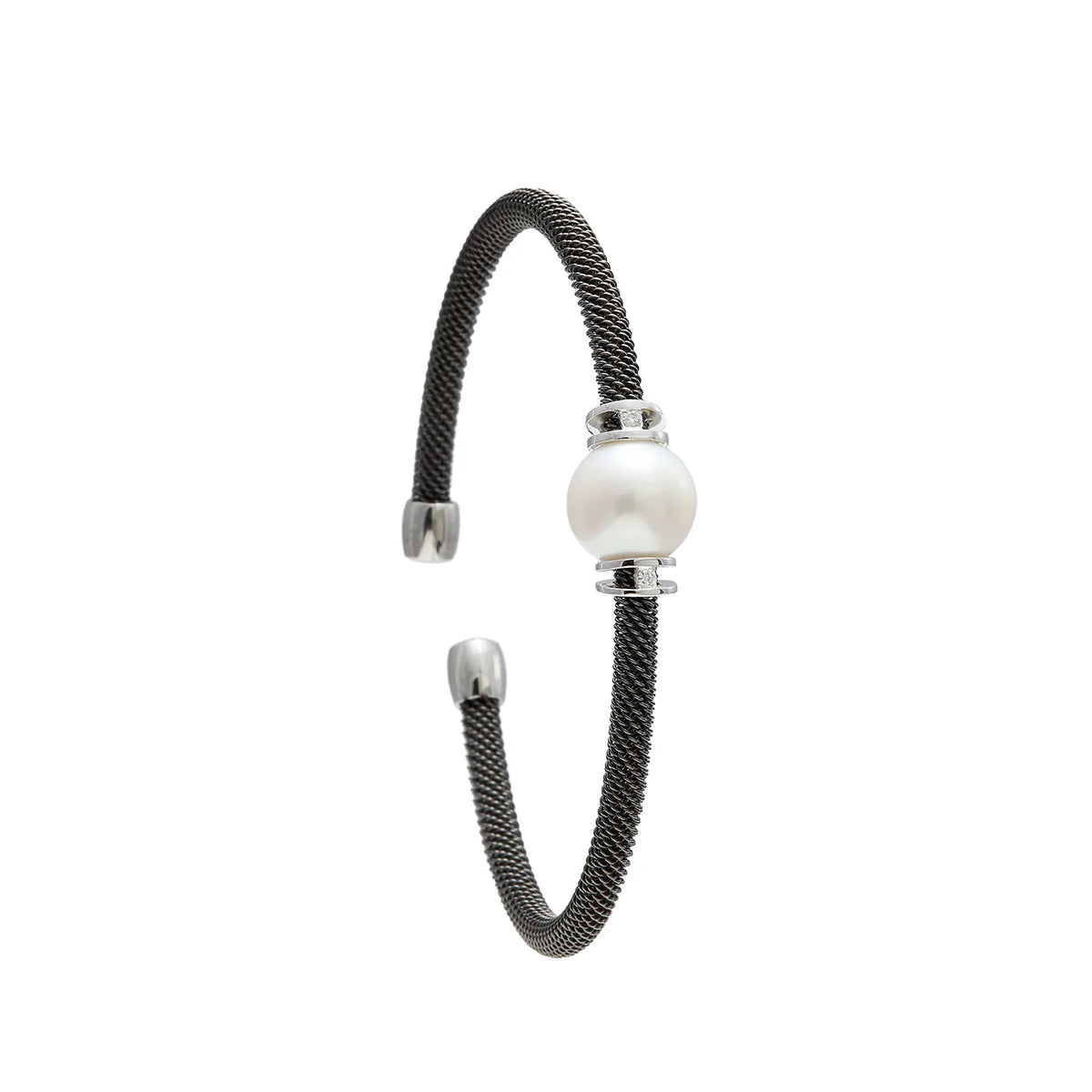 Pulsera de acero y centro de reflejos claros. Las piezas lisas de tono plateado enmarcan el motivo redondo.