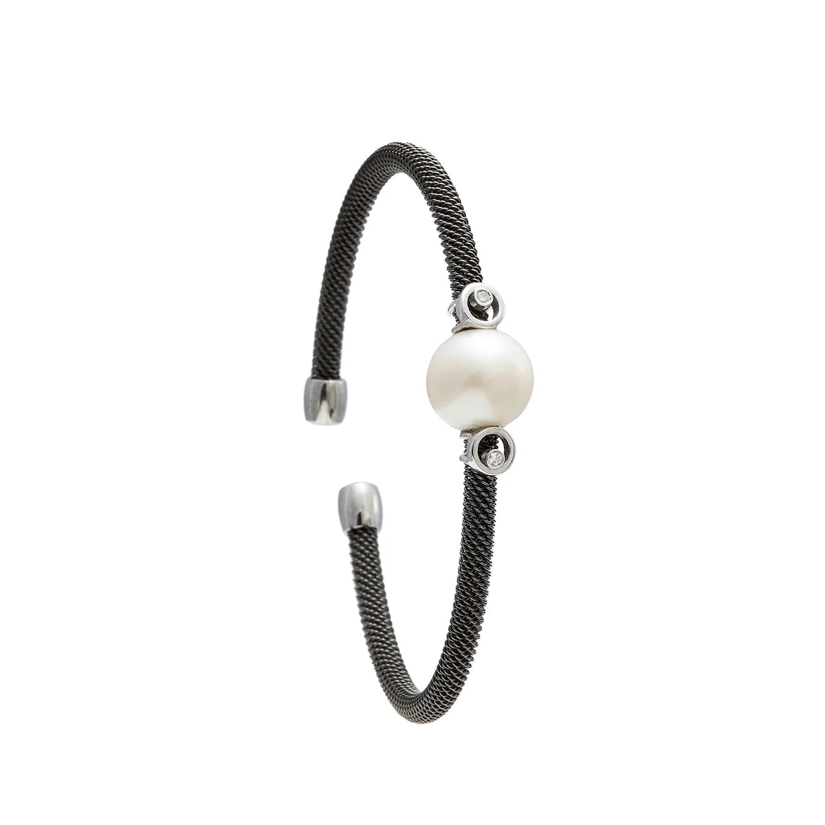 Pulsera de acero y centro de tonos claros. Las piezas decorativas se sitúan junto al centro de tono nacarado.