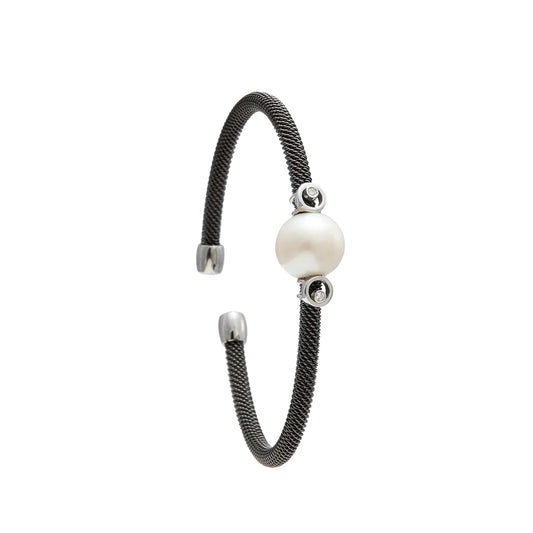 Pulsera de acero y centro de tonos claros. Las piezas decorativas se sitúan junto al centro de tono nacarado.