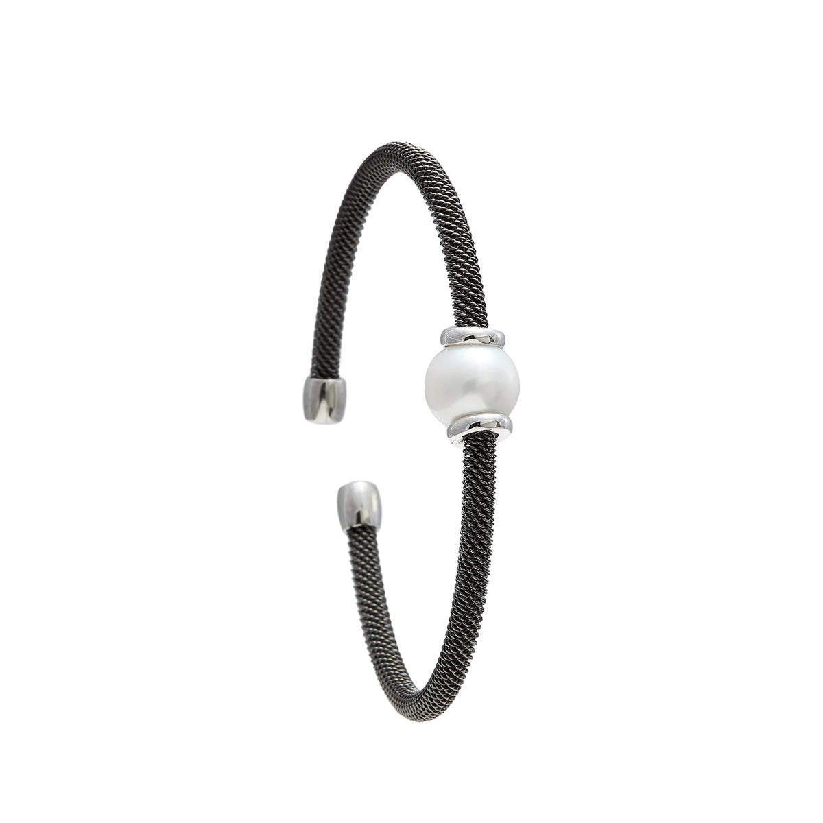 Pulsera de acero y centro claro luminoso. Los detalles luminosos acompañan el motivo redondo de tono nacarado.
