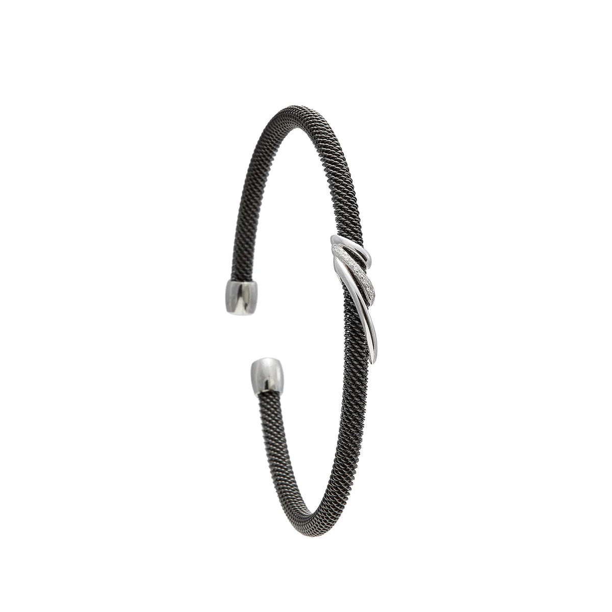 Pulsera de acero y bandas diagonales. Los trazos lisos se superponen en la zona frontal.
