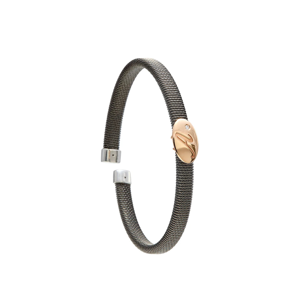Pulsera de acero con óvalo dorado. El motivo presenta líneas interiores visibles.
