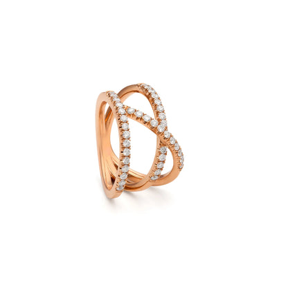 Anillo de brillantes y curvas cruzadas. Las bandas se enlazan y dejan un espacio visible en el centro.