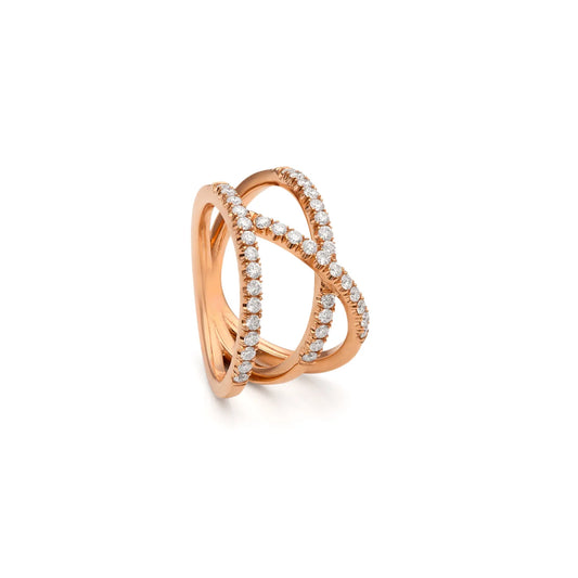 Anillo de brillantes y curvas cruzadas. Las bandas se enlazan y dejan un espacio visible en el centro.