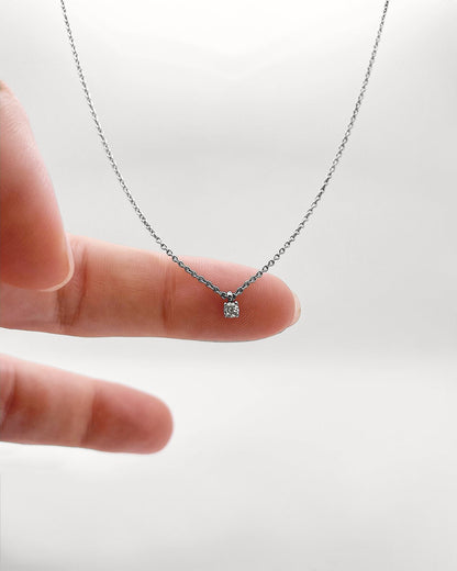 COLGANTE CON DIAMANTE SOLITARIO - Arelana
