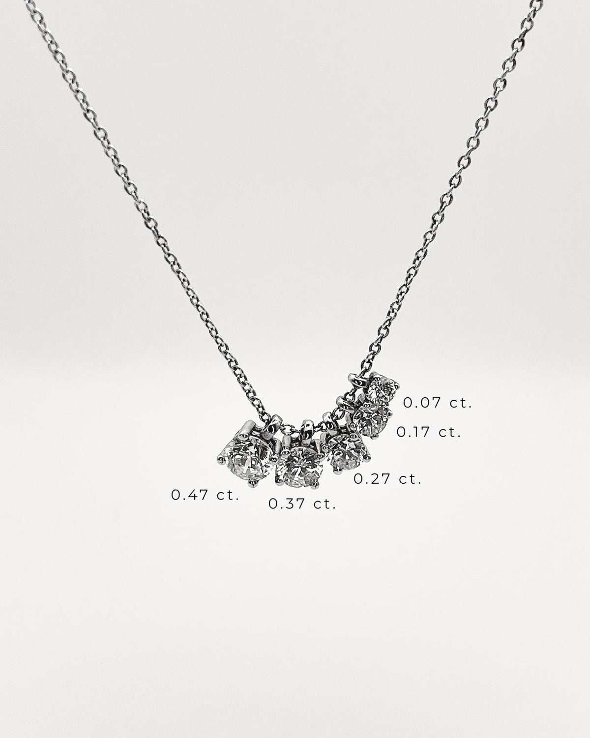 COLGANTE CON DIAMANTE SOLITARIO - Arelana