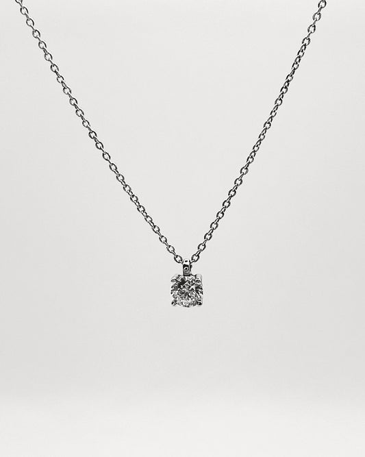 COLGANTE CON DIAMANTE SOLITARIO - Arelana