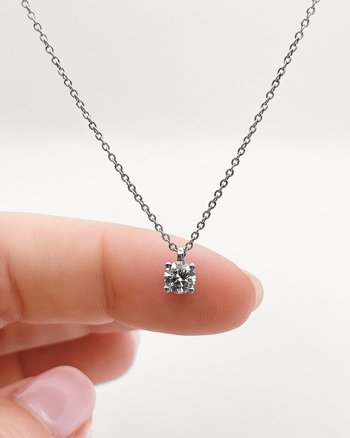 COLGANTE CON DIAMANTE SOLITARIO - Arelana